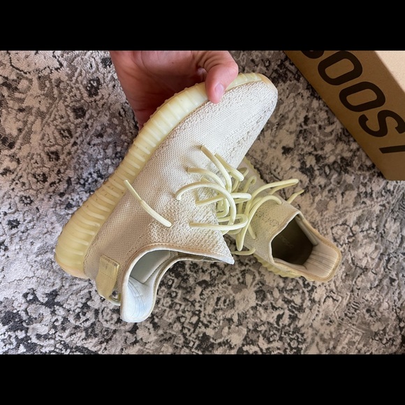 Yeezy 350 butter colorway - Picture 2 of 6